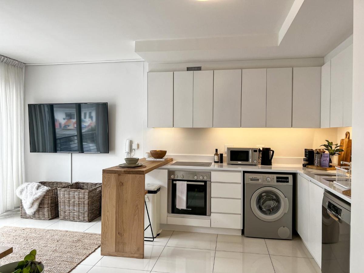 Luxury 1Br Green Point - Walk To Sea Point Promenade! Rooftop Pool, Secure Parking Cape Town Exterior photo